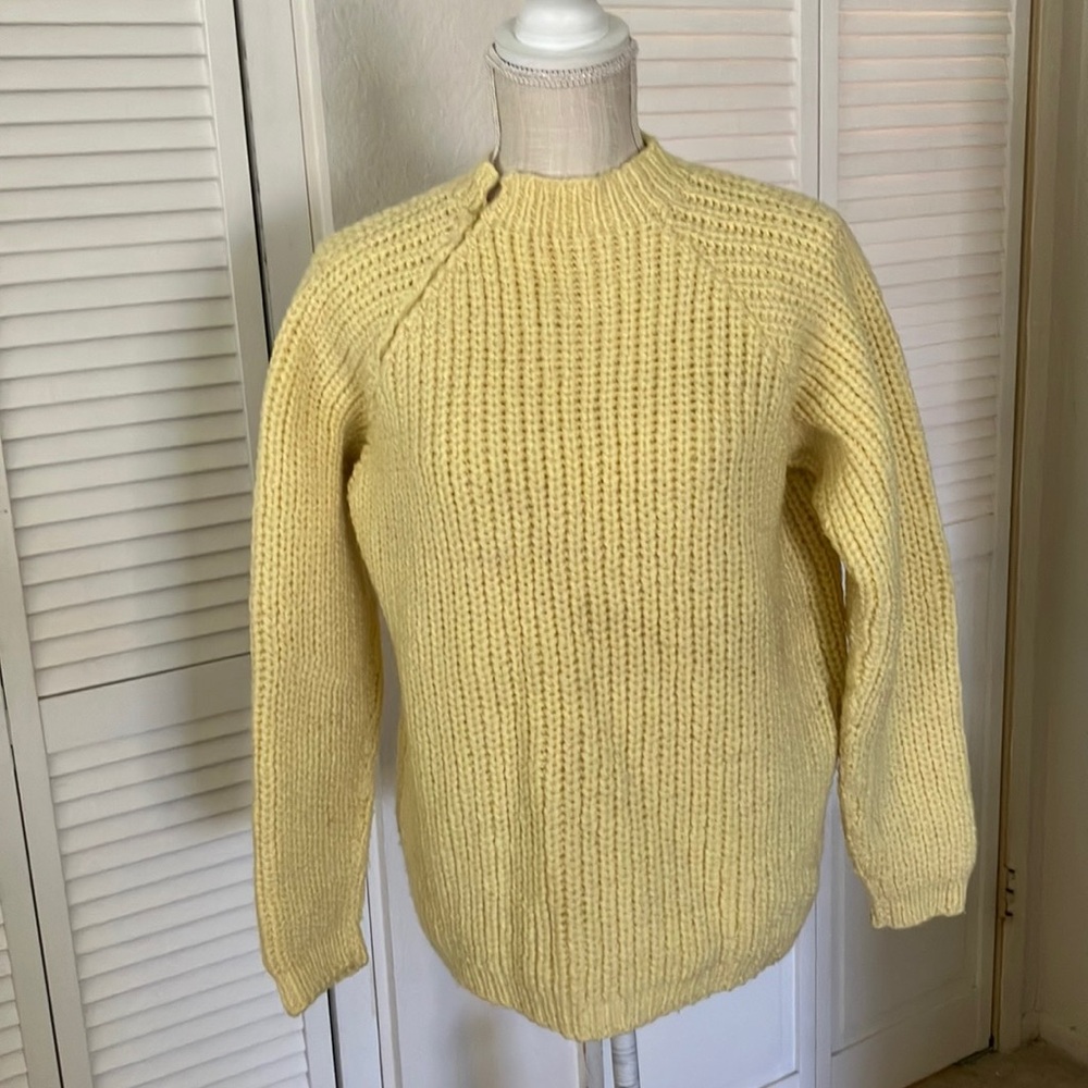 Women hand knit yellow sweater size L see measurements